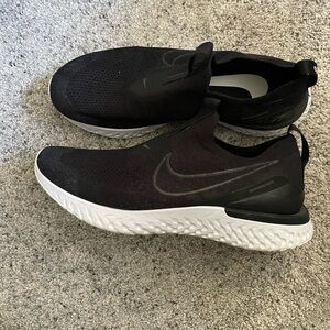 Nike React flyknit Men’s size 11 running shoes black white